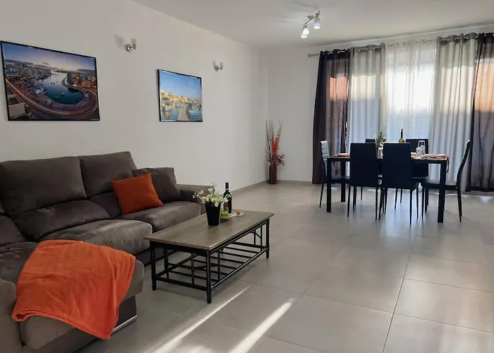 Apartament Modern In *